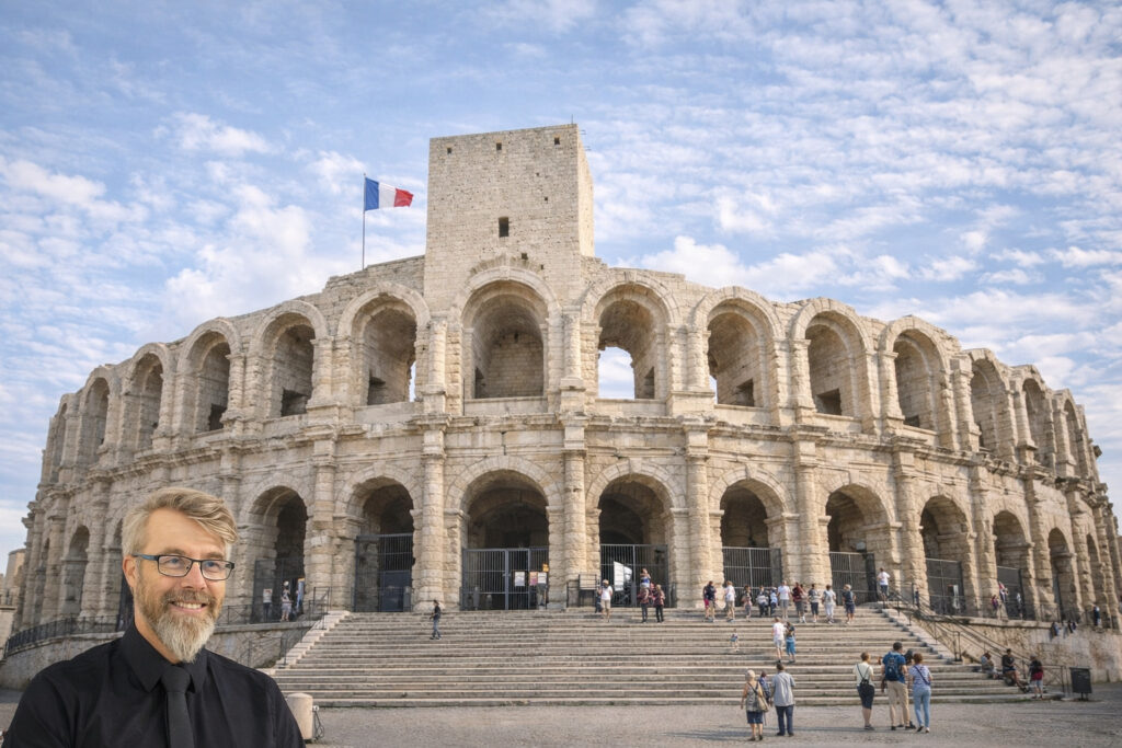 assurances bouches-du-Rhône devant les arènes de arles
