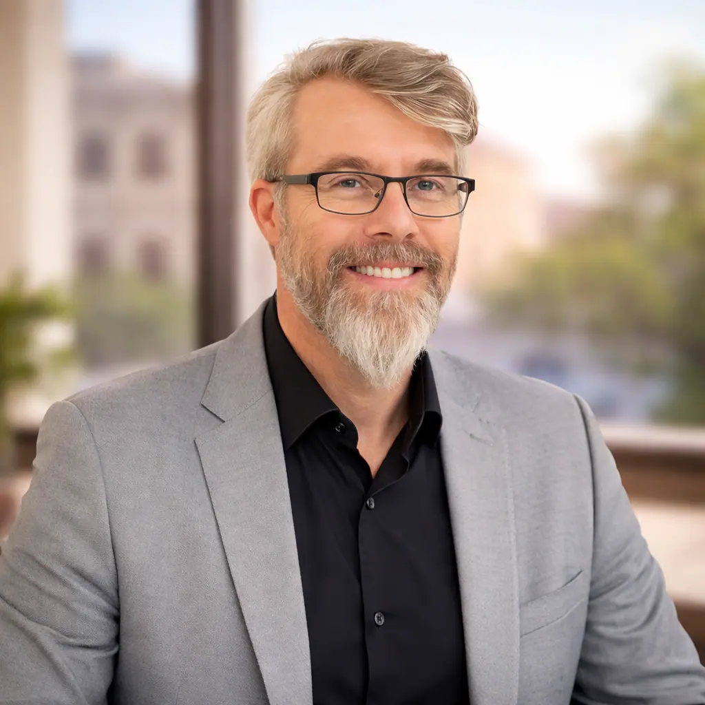 Dané Cyril, courtier local spécialisé en prévoyance du dirigeant Loi Madelin (Nîmes, Arles, Beaucaire), garantissant maintien de salaire, revenus et rente invalidité.